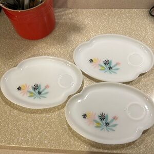Vintage atomic flowers federal milk glass 1950 lunch plates exc condition